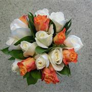 Bridemaid rose handtied
