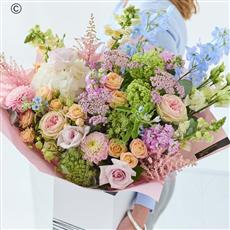 Interflora pastel handtied - size 9