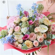 Interflora pastel handtied -size 10