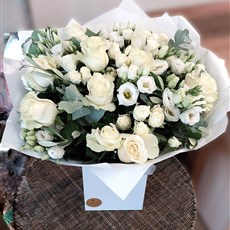 Extra large Elegant White Handtied Bouquet